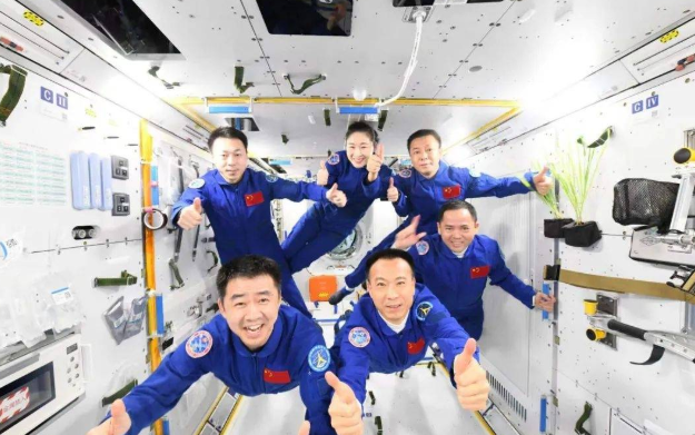 蘇州定做工作服 中國空間站宇航員工作服照片